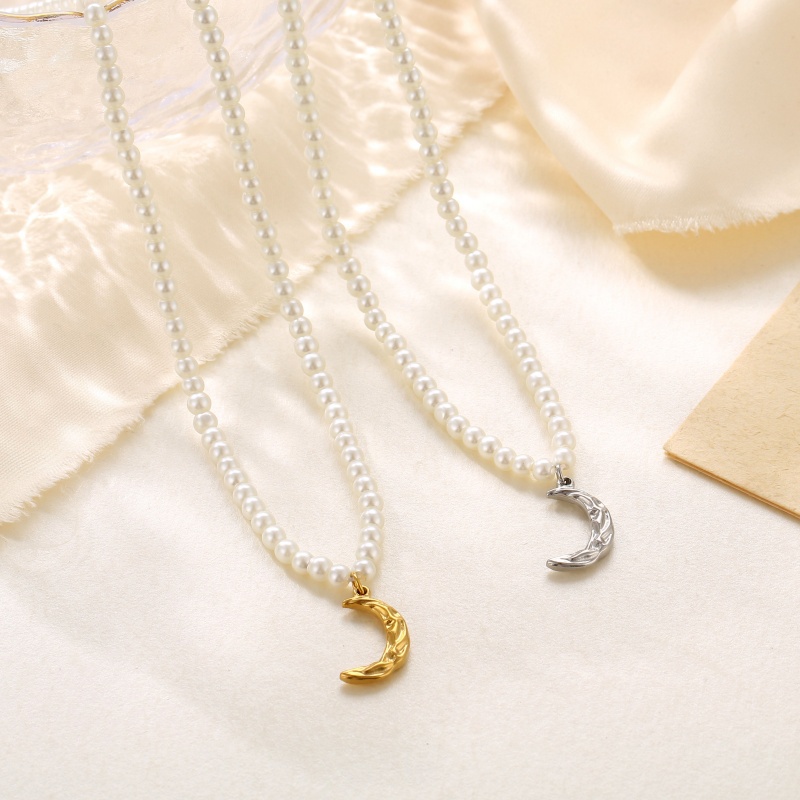 Moon Pendant Pearl Necklace