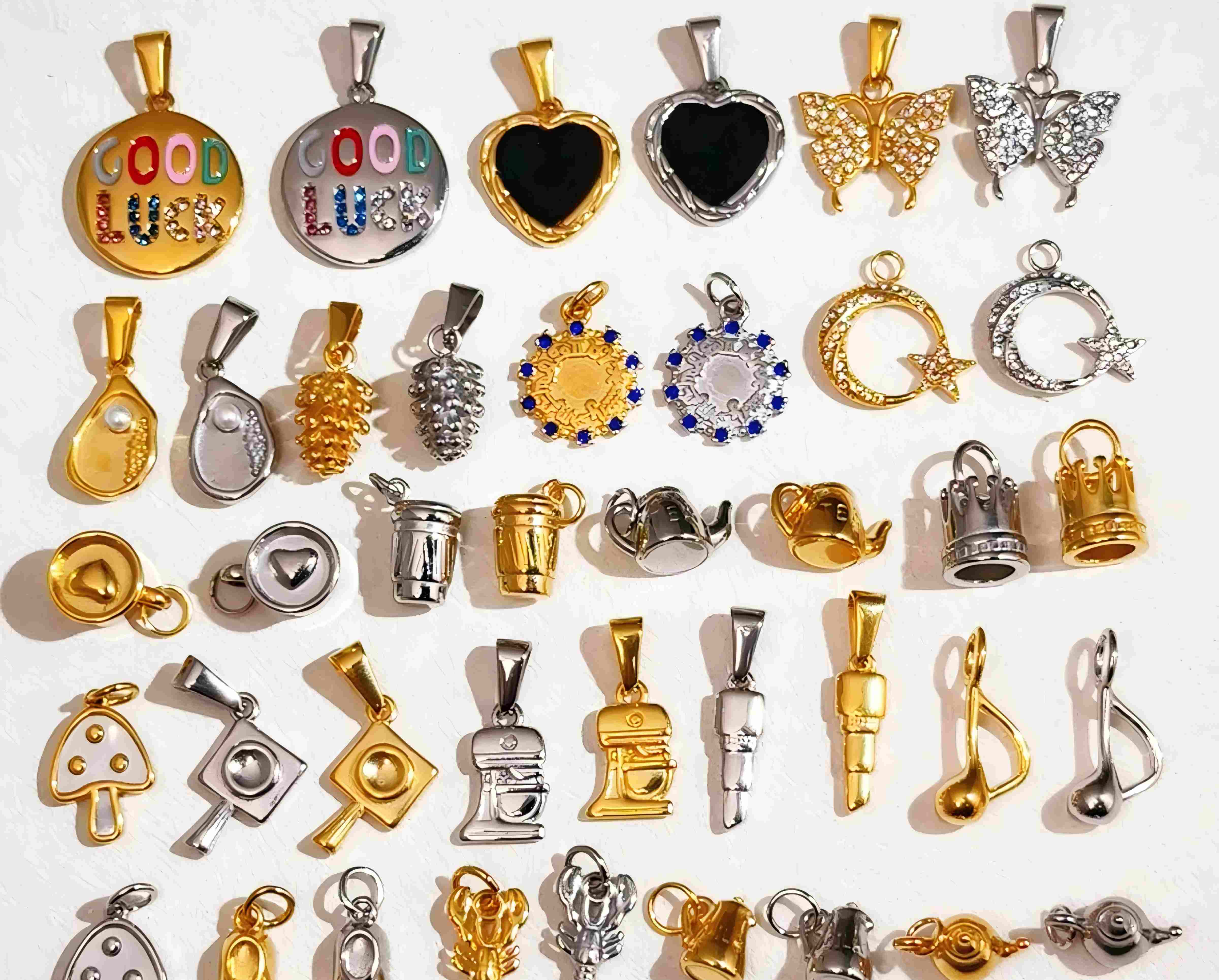 How to Choose Simple VS Gorgeous Pendant