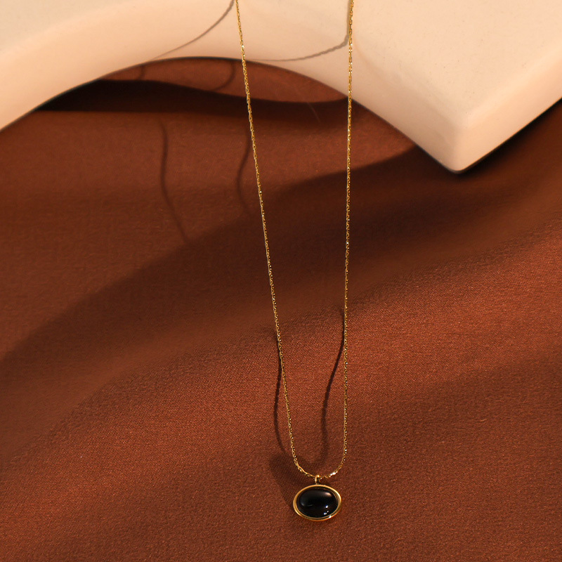 Black Oval Clavicle Chain